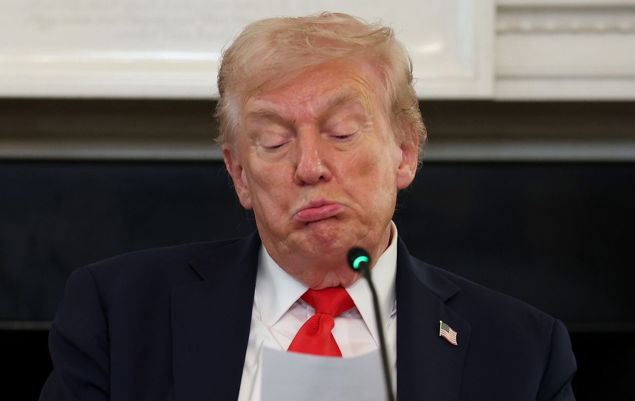Трамп подарував чиновникам ботинки, але Рубіо з’явився у занадто великій парі