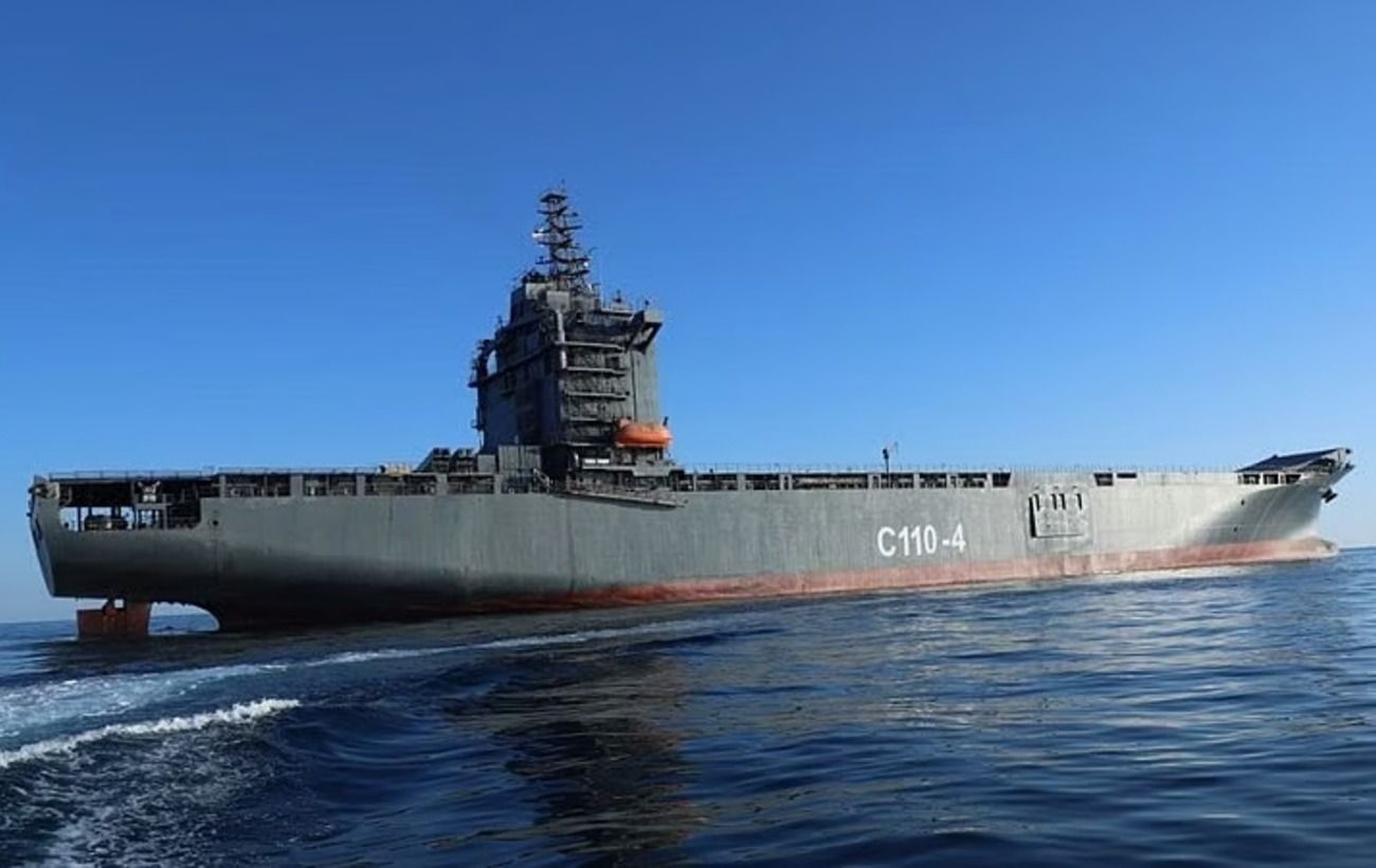 Гордість флоту Ірану: США потопили перший у світі авіаносець дронів.