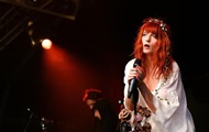 Флоренс Велч захистила український прапор під час концерту Florence and the Machine у Празі