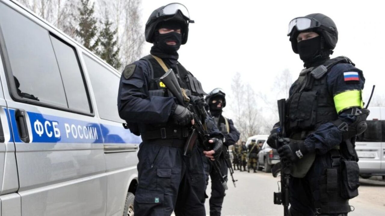 У Волновасі російські окупанти затримали 18-річну українку за звинуваченням у «державній зраді».