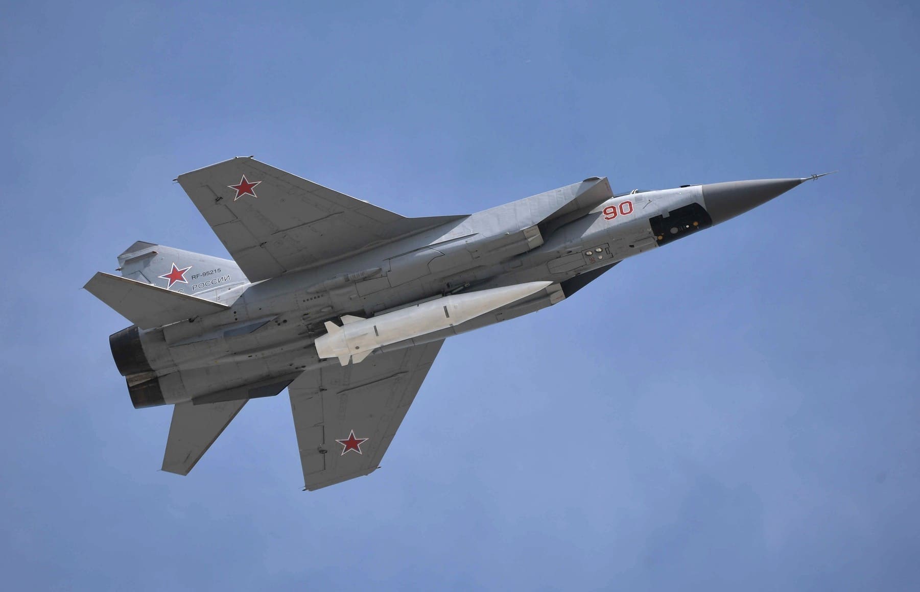 Нічна атака РФ: понад 400 дронів і «Кинджал» — ППО знешкодила більшість цілей