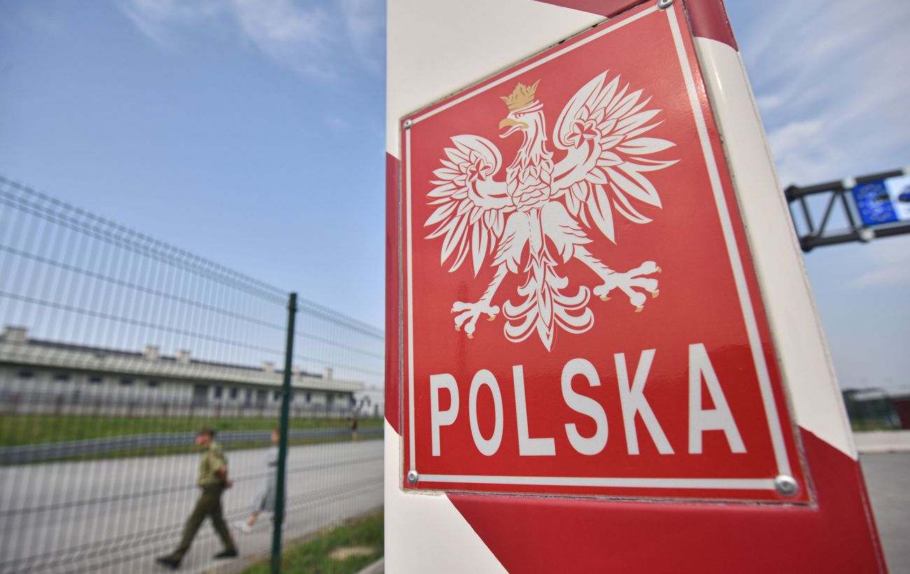У Польщі затримали автобус із 12 нелегальними мігрантами з Росії: водіями були українці