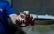 У Росії рекордно подорожчала горілка, водночас зросли продажі антипохмільних засобів.