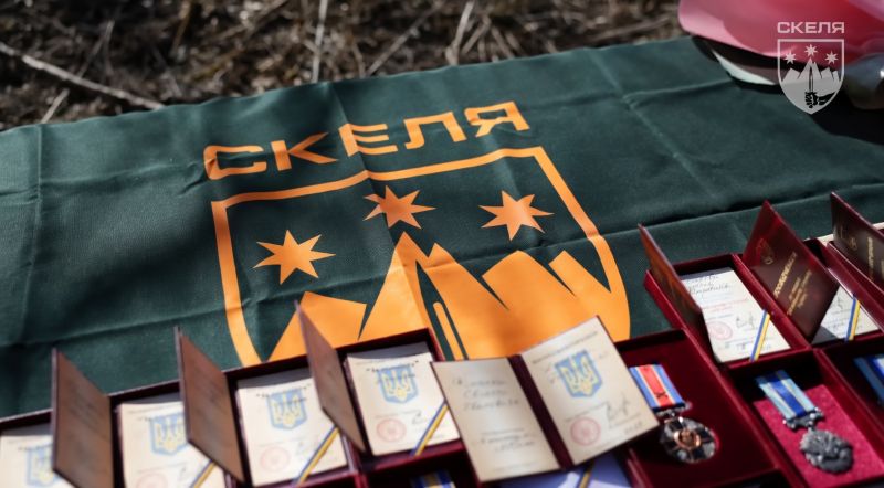 Командир полку “Скеля” Юрій Гаркавий урочисто нагородив бійців державними нагородами за оборону України