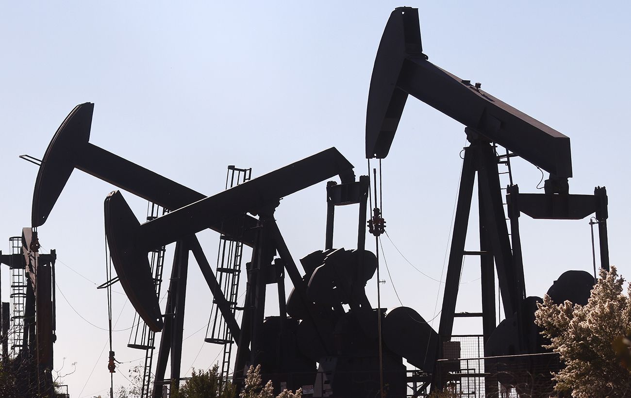 Ціни на бензин можуть зрости: ОАЕ скорочують видобуток нафти на тлі напруженості в регіоні