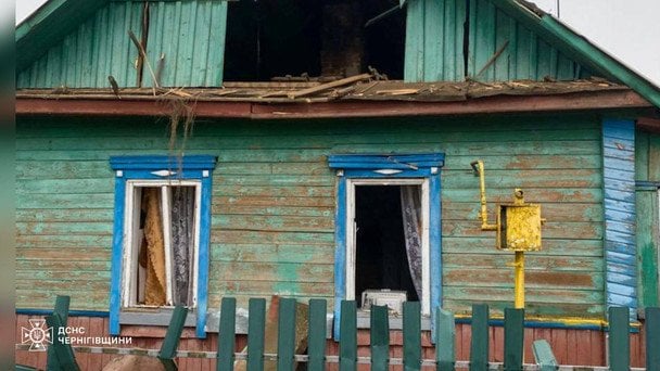 Атака дронів на Чернігівщині: мати і донька отримали поранення