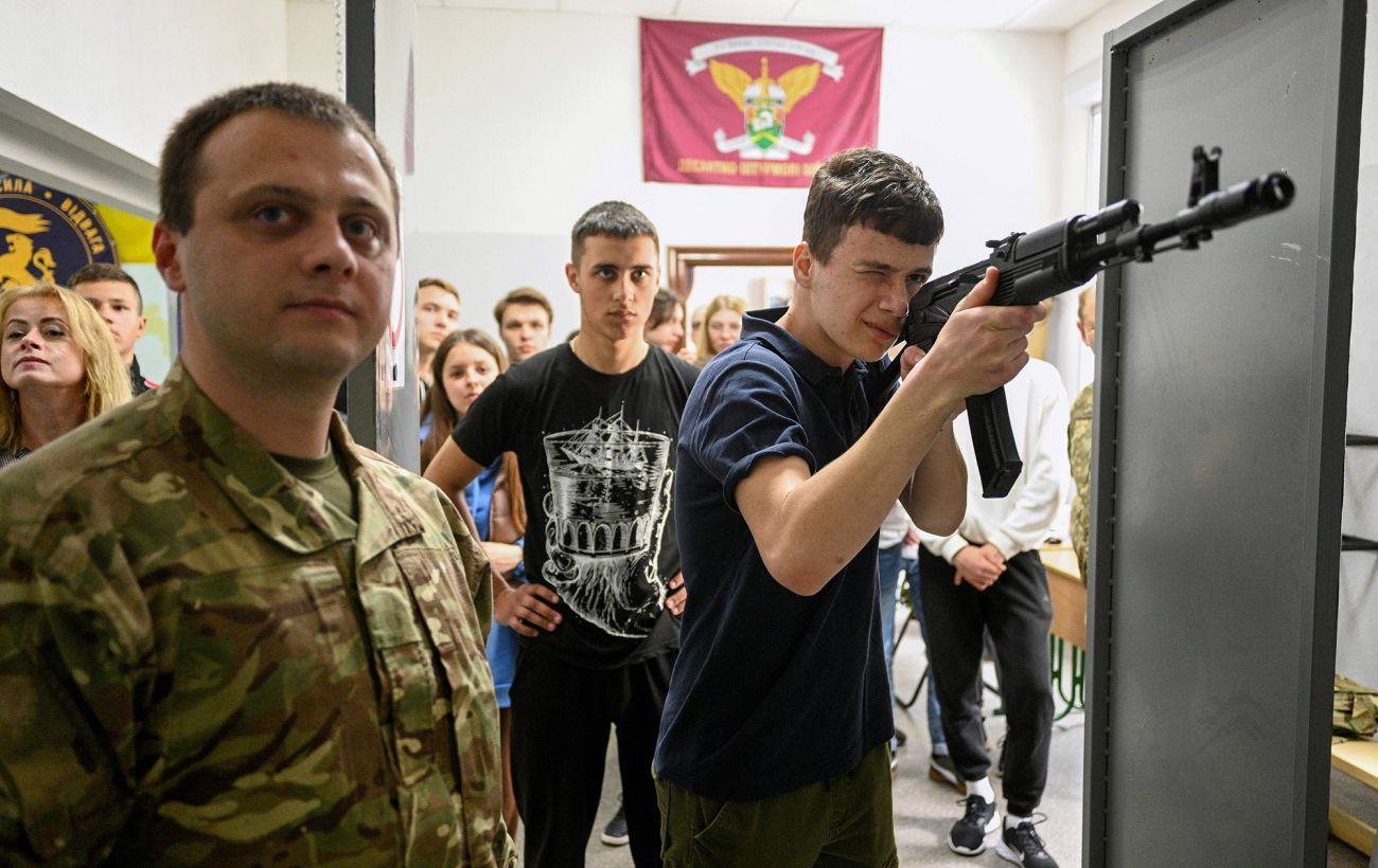 В Україні запроваджують новий предмет і стрілецьку підготовку: як зміниться навчання школярів і студентів