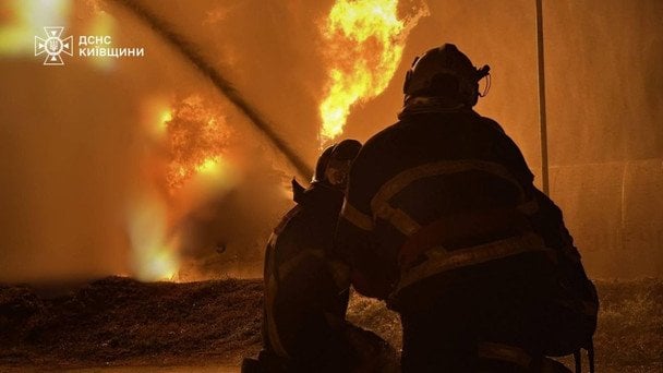 Бориспільщина: Ліквідація пожежі на об'єкті інфраструктури після атаки дронів РФ