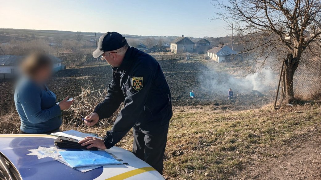 На Івано-Франківщині у 2026 році оштрафували 92 паліїв сухостою