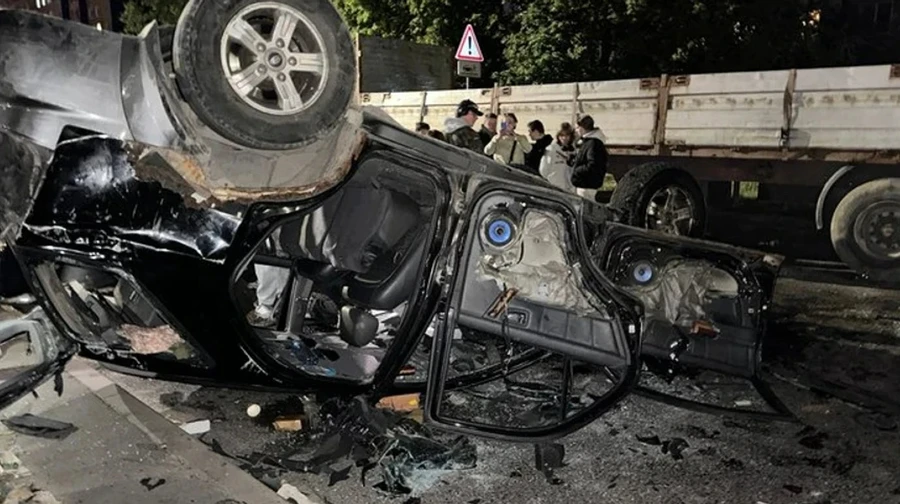 Чому натовп перекинув авто ТЦК у Львові: Садовий назвав фейк про «20-річного хлопця», який розпалив сутички