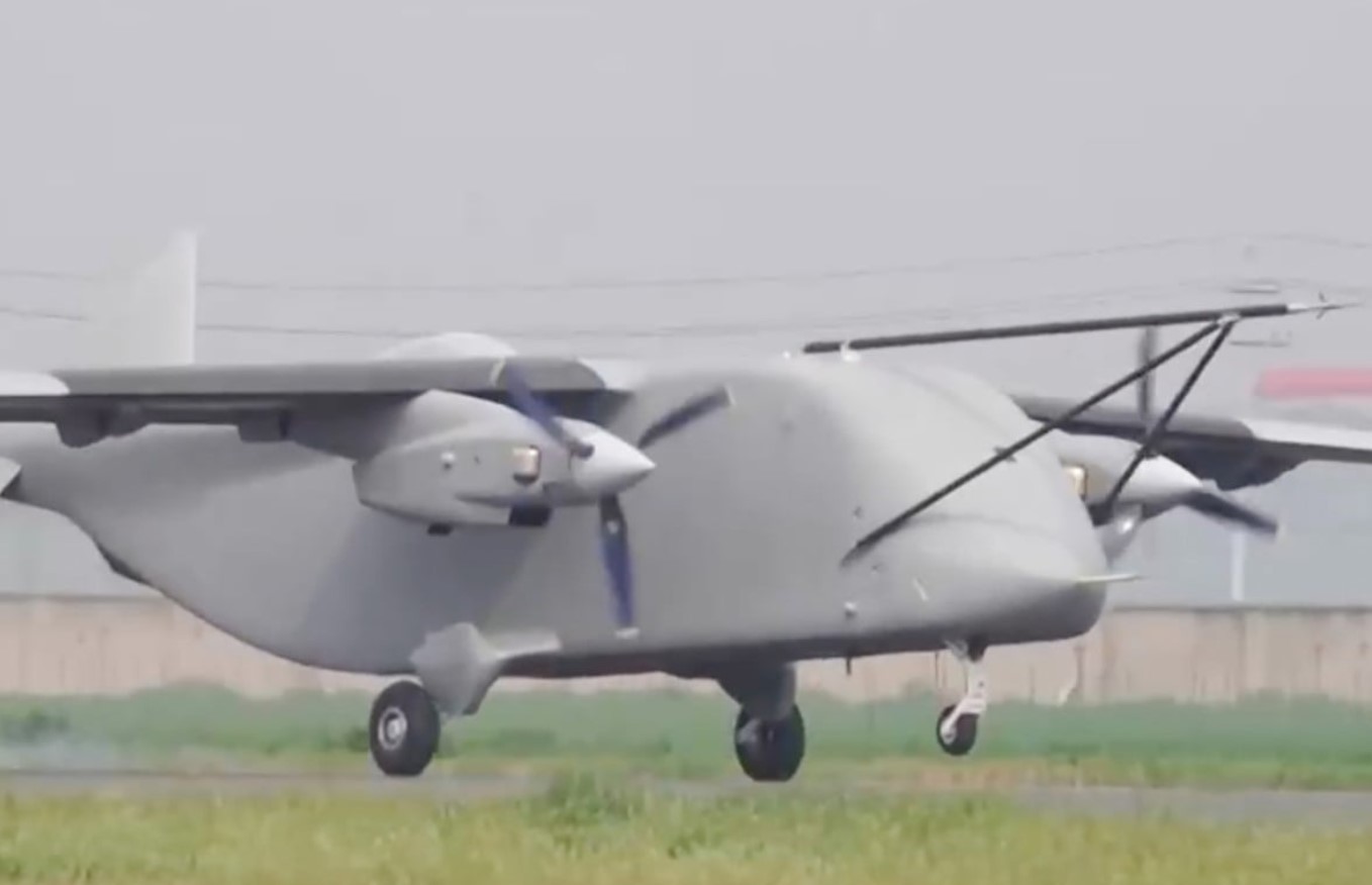 У Китаї представили найважчий у світі вантажний дрон CY-8 з дальністю польоту до 3000 км