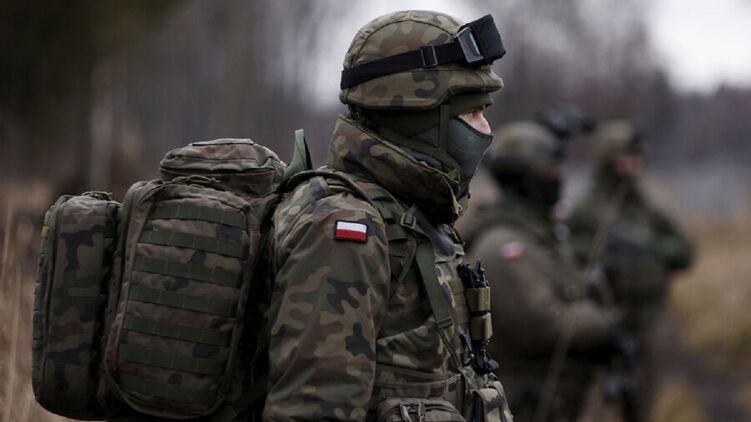 До чого це? У Польщі почали розсилати мобілізаційні картки резервістам: кого можуть викликати