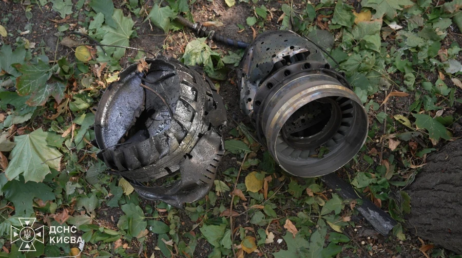 Дрони атакують Київ: уламки впали у Голосіївському та Печерському районах. ФОТО