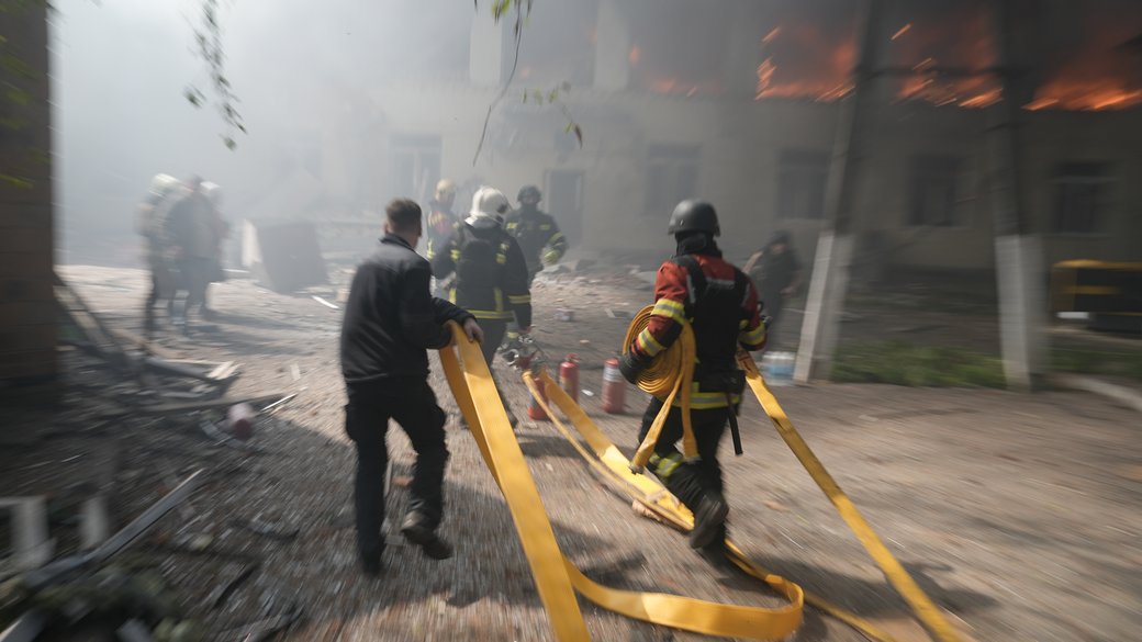 Два дрони вдарили по дитсадку в центрі Сум: під завалами знайшли тіло жінки