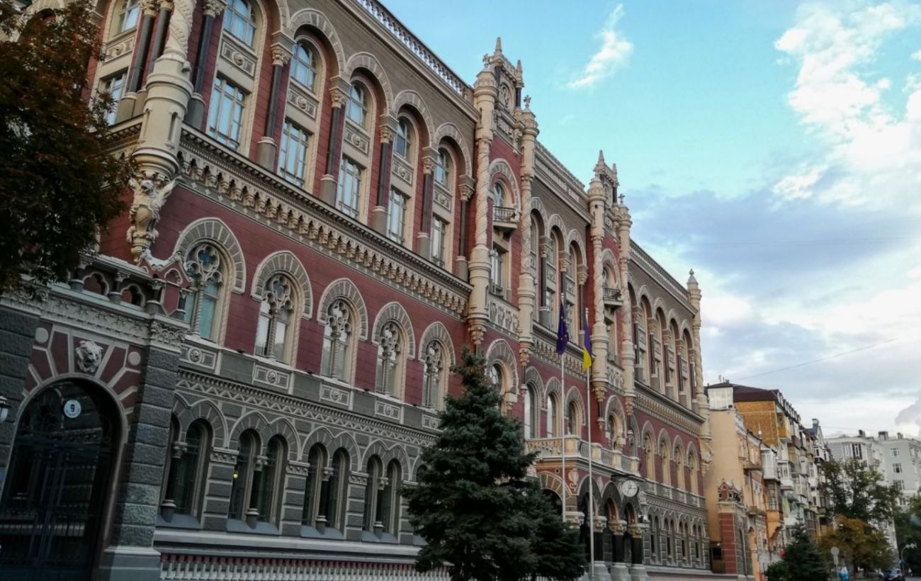 Чи буде дефіцит валюти в Україні після інциденту з коштами Ощадбанку