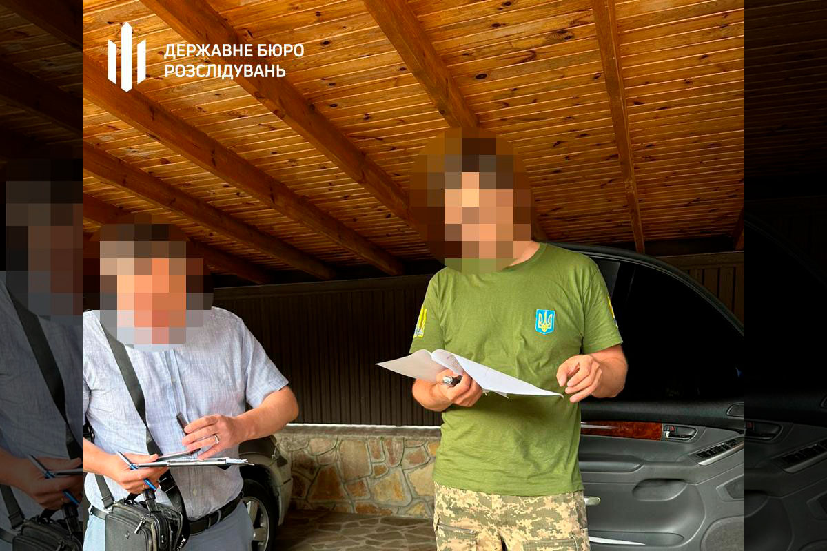 Ексміністру Омеляну загрожує до 10 років: ДБР заявило про ухилення від служби