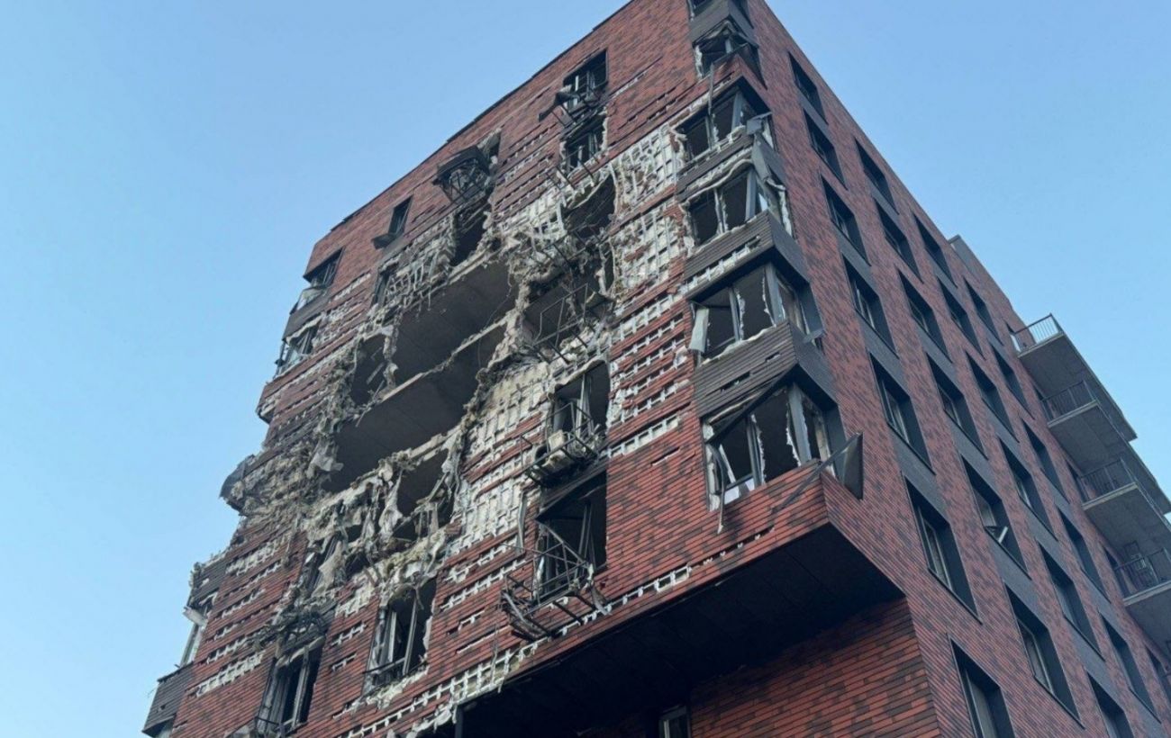 Атака дронів на Дніпро: пожежа в центрі міста та пошкоджена багатоповерхівка