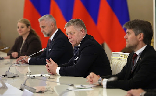 Фіцо привіз путіну сигнал від Зеленського: у Кремлі назвали умову для зустрічі