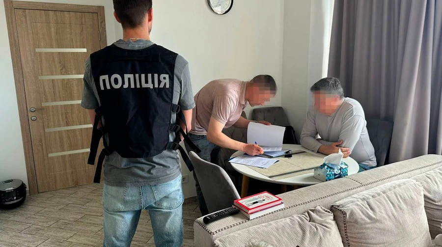 «Гастролі» для виїзду за кордон: екскерівнику Мінкульту оголосили підозру