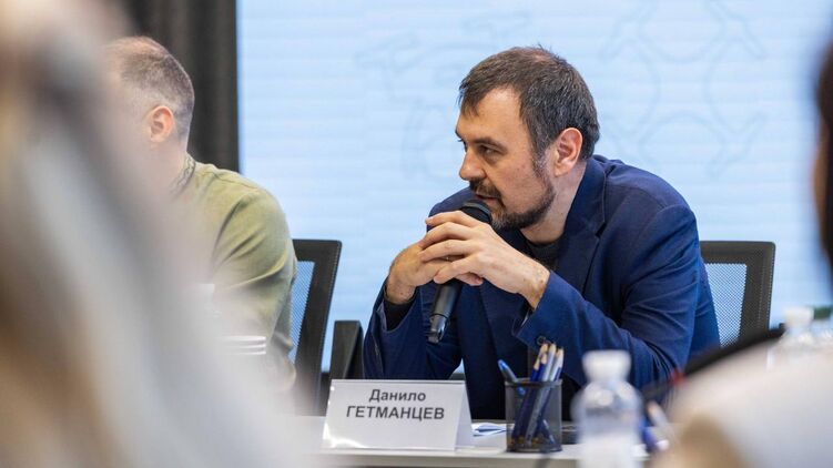 Гетманцев заявив про боротьбу «партії війни» і «партії миру»у владі: «Нас більше»