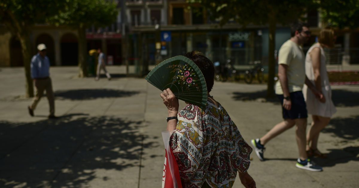 Як пити воду в спеку: що допомагає уникнути зневоднення