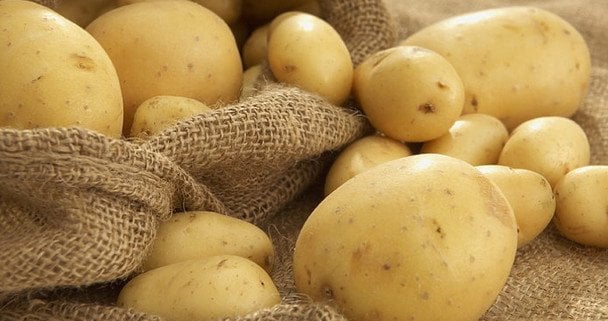 Які ознаки свідчать про небезпечну молоду картоплю: поради спеціалістів