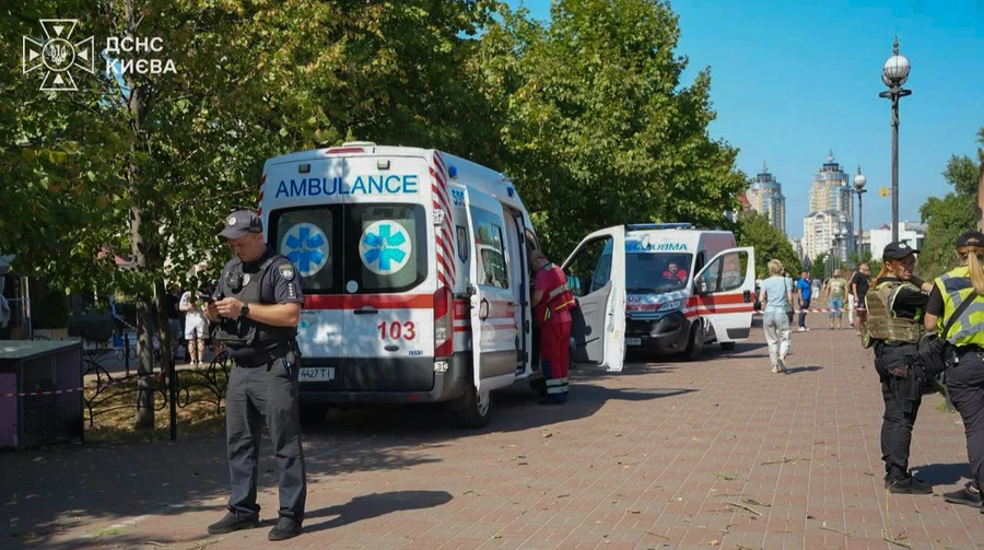 Київ знову атакували БпЛА: 8 постраждалих, трьох госпіталізували, є повторне влучання
