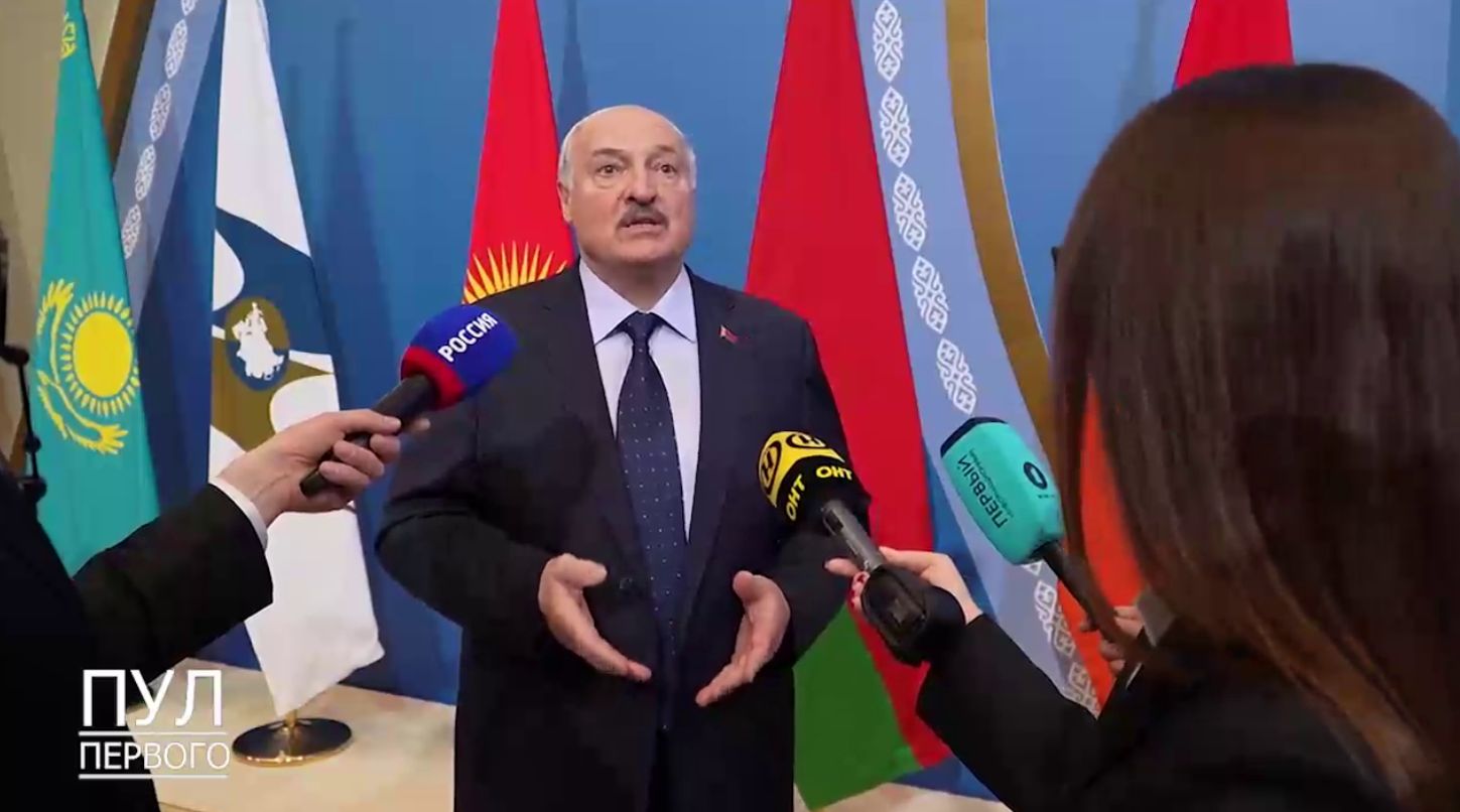 Лукашенко заговорив про війну з Україною після дзвінка Макрона: що прозвучало
