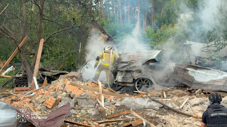 На Київщині 10 загиблих і близько 100 поранених після удару рф: Кравченко заявив — «Війна не звільняє від відповідальності»