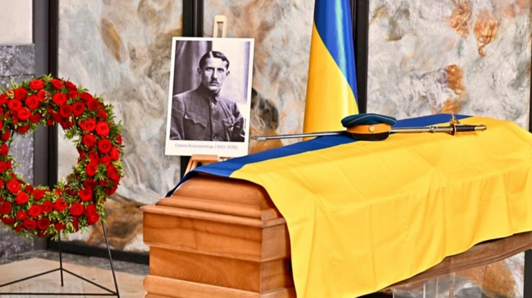 Нарешті разом! Через 88 років Євген Коновалець повертається в Україну: у Роттердамі ексгумували останки першого голови ОУН