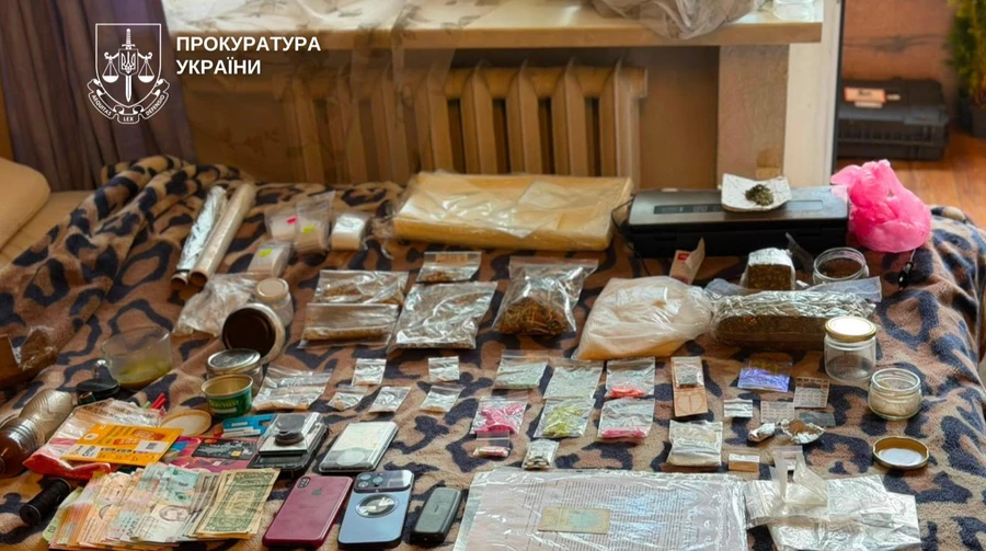 Наркотики, ЛСД і закриті вечірки: у Києві затримали 50-річного організатора
