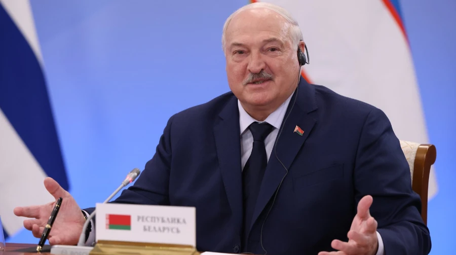 Олександр Лукашенко раптом привітав Україну з 35-річчям Незалежності: побажав «миру та щастя»