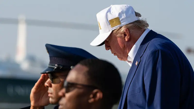 Отакої! Трамп зник у фургоні з їжею через загрозу Ірану: Air Force One кілька годин був «літаком-приманкою»