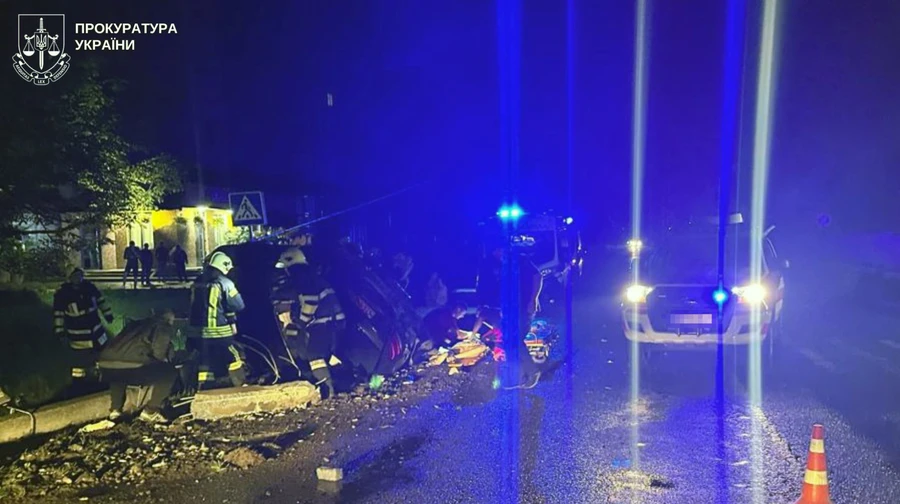 П’яний водій розбив Mercedes у Бродах: загинули 3 неповнолітні дівчини, ще двоє підлітків травмовані