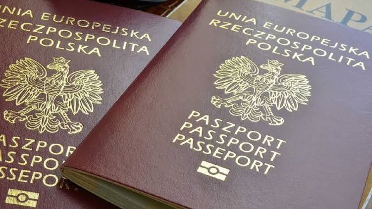 Польща різко змінює правила: отримати громадянство стане значно складніше