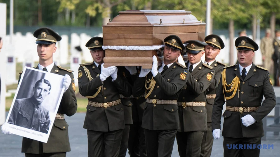 Польща втрутилася в перепоховання Коновальця і пригрозила через Бандеру та Шухевича