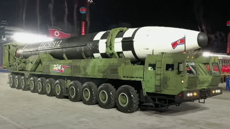 РФ отримала важкі ракети Hwasong-11C KN-30 від КНДР: 2,5 тонни бойової частини та 90 військових
