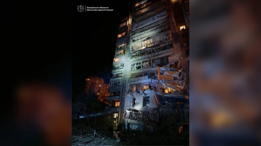 Росіяни вдарили по Запоріжжю: пошкоджено багатоповерхівку, є поранені
