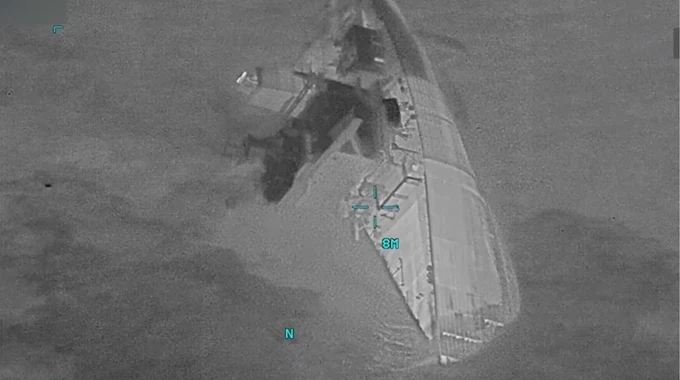 США потопили іранський танкер M/T Kylo в Оманській затоці та показали результат удару