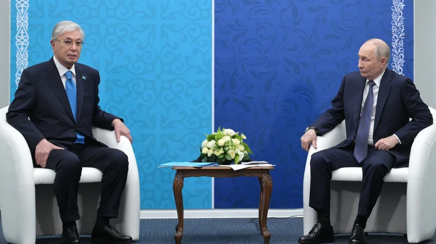 Токаєв прямо сказав путіну про Україну: «Війну вже варто заморозити» за формулою 2.0