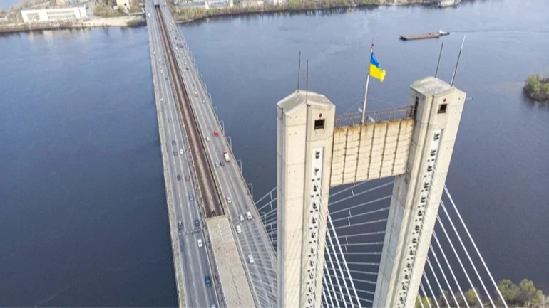 У Києві змінюють правила руху під час тривоги: Південний міст і «зелена» гілка працюватимуть по-новому
