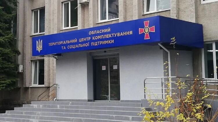 У Львові 25-річний чоловік тричі вдарив ножем військового ТЦК — сержант помер