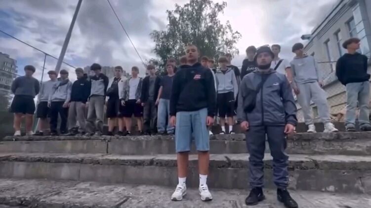 «Слава ТЦК!» У Львові учасників погрому авто ТЦК змусили публічно вибачатися