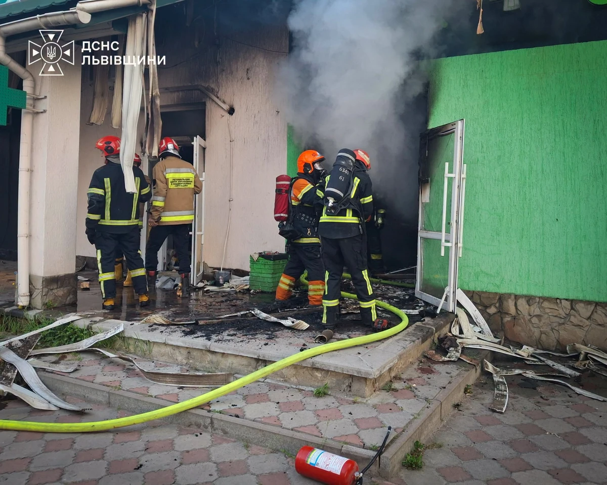 У Львові! В аптеці прогримів вибух і спалахнула пожежа: загинув 23-річний чоловік. ФОТО