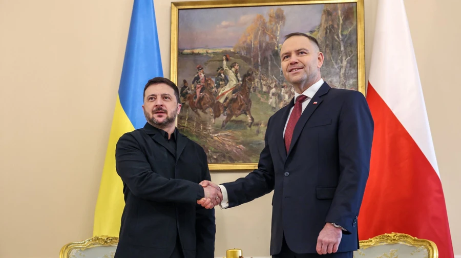 У Польщі пояснили, чому орден забрали у Зеленського, але лишили Муссоліні й Шредеру