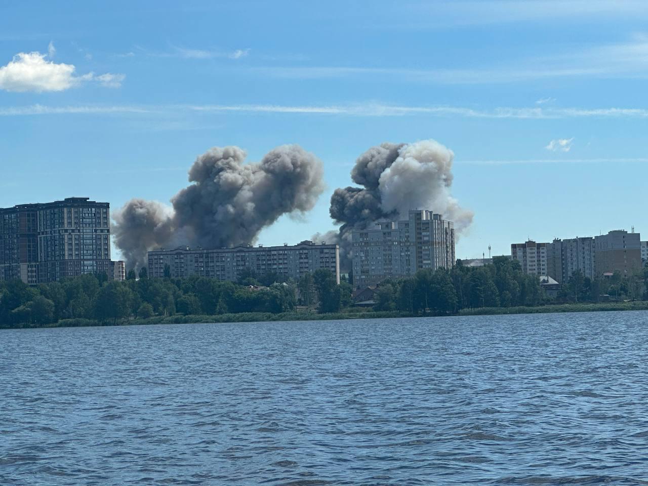 У Воронежі пролунали вибухи: над містом піднявся густий дим