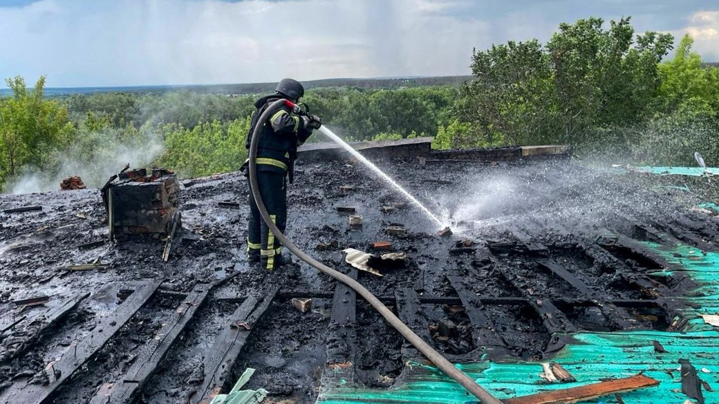 Удар безпілотником по Чугуєву: у центрі міста спалахнула пожежа