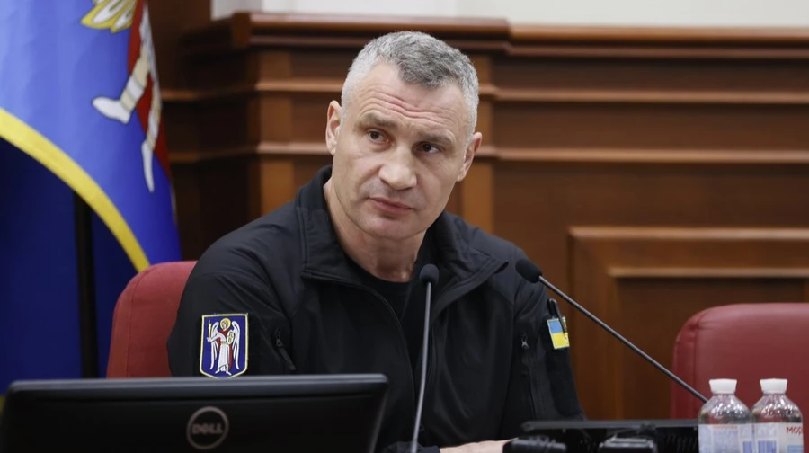Увага! Київ змінює роботу транспорту: Кличко кинув 140 автобусів між берегами та готує рух мостами