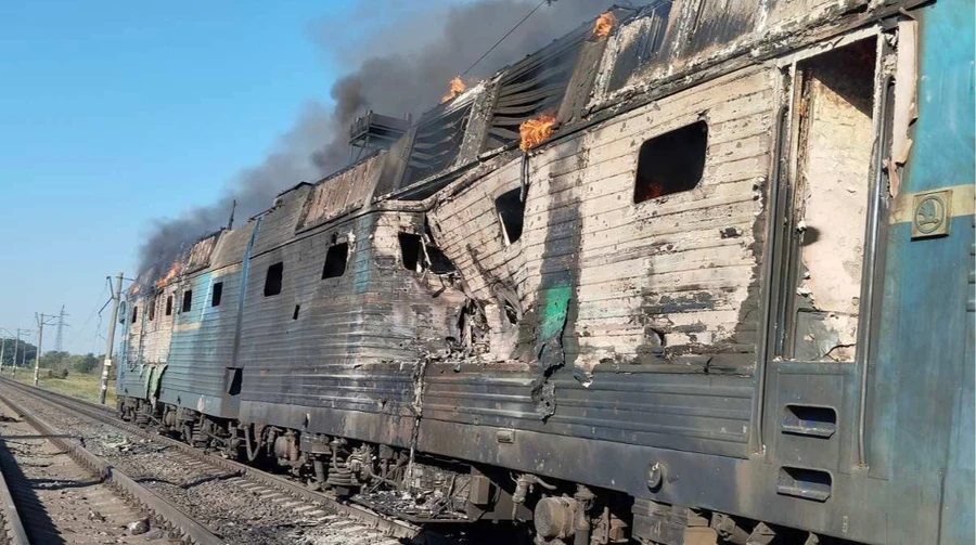 Увага! Російський дрон знову вдарив по пасажирському поїзду на Запоріжжі: поранена провідниця