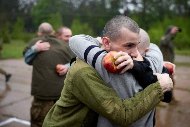 Великий обмін полоненими: України повернуло 205 захисників, серед яких воїни "Азовсталі"